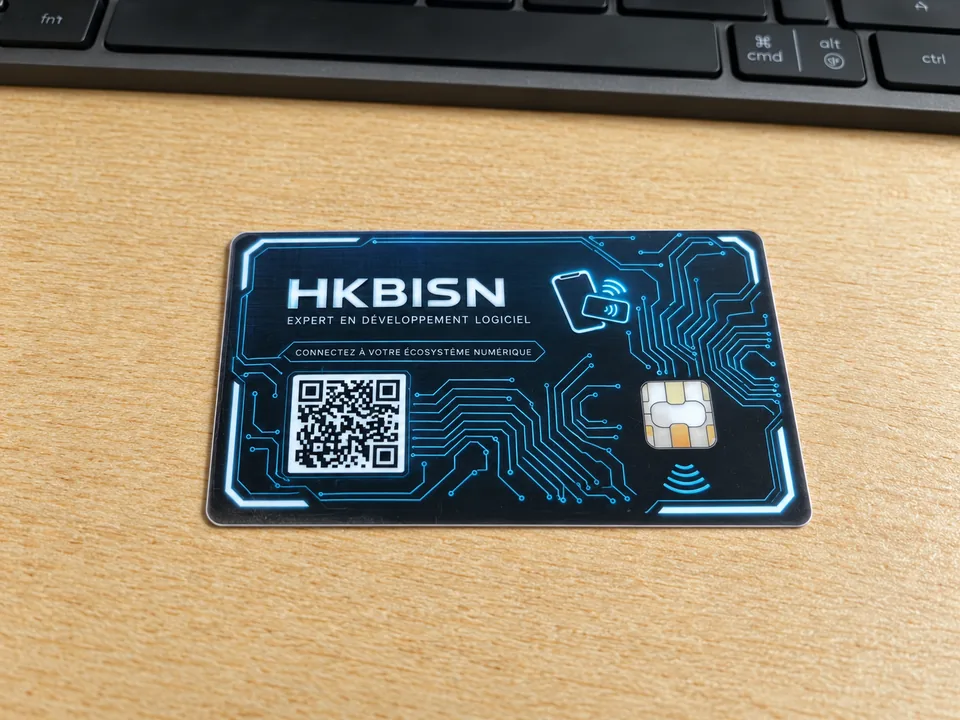 Carte physique NFC portant la marque HKBISN.